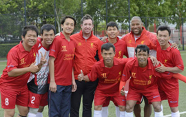 Đội bóng Hòa Bình vô địch Cup Standard Chartered 2014